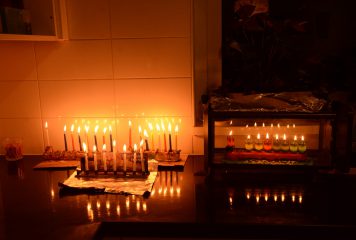 חנוכה ראשון בהולנד, שלושה אירועים מפתיעים