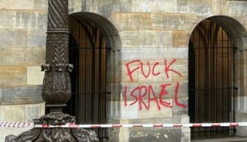 גרפיטי על ארמון המלוכה באמסטרדם: ״Fuck Israel"