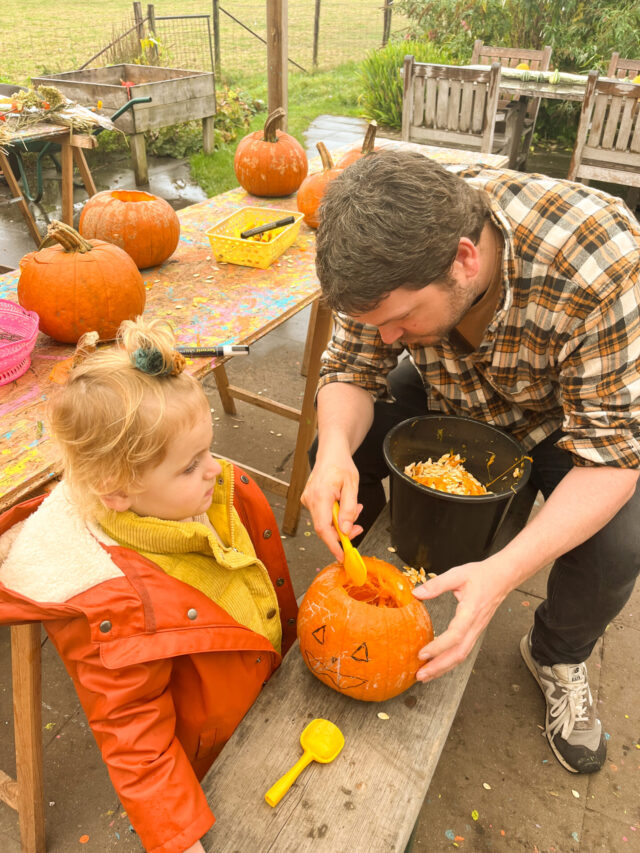 Halloween pumpkin curving