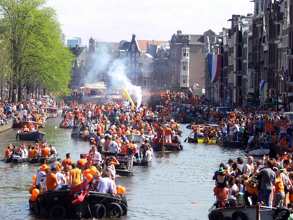 Amsterdam_-_Koninginnedag_2012_-_Prinsengracht_boats