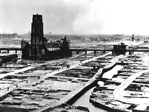 500px-Rotterdam,_Laurenskerk,_na_bombardement_van_mei_1940