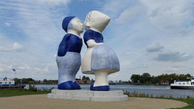 Kissing Couple XXXL